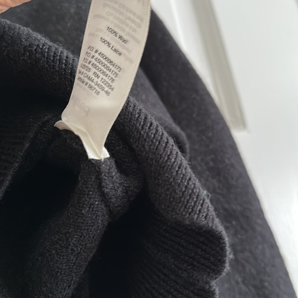 Aritzia 100% Wool Sweater- sized S, but is more of an extra small. - Picture 4 of 5
